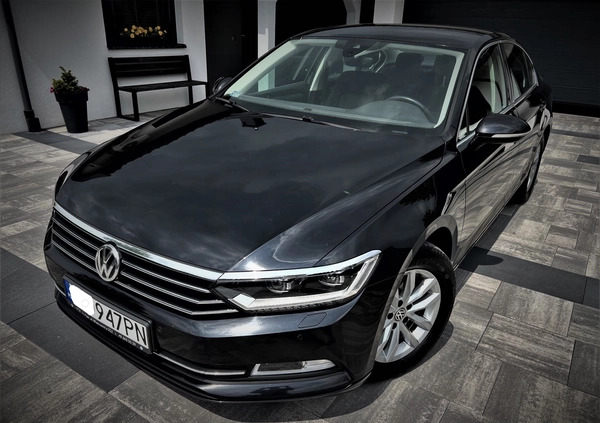 Volkswagen Passat cena 69800 przebieg: 126500, rok produkcji 2017 z Rzeszów małe 742